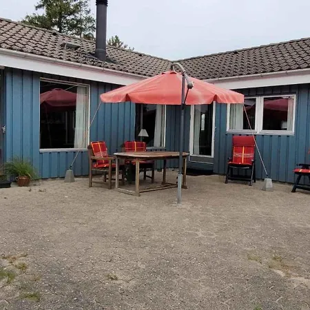 Charming In Second Row Near Lovely Beach 게드세르